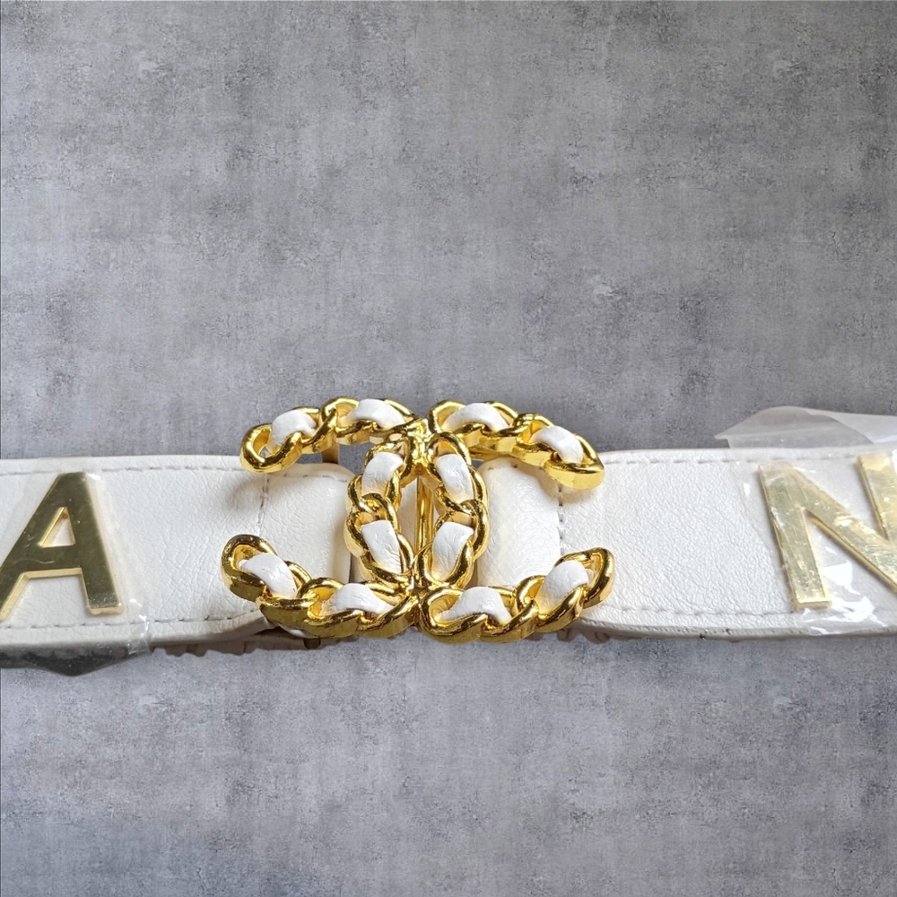 Luxury Style White Faux Leather Ruched Belt with Gold Chain CC Buckle - Picture 3 of 7